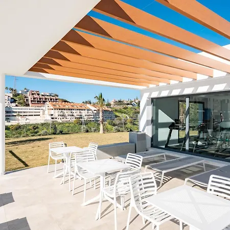 Middle Views West דירה