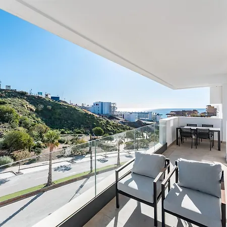 Middle Views West דירה