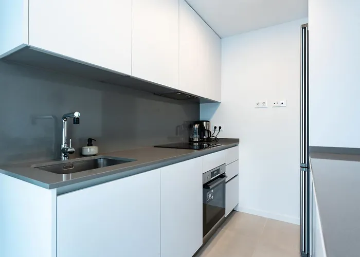 Middle Views West * フエンヒロラ