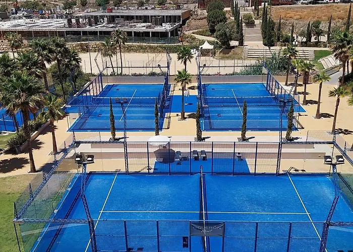 Middle Views West Apartment