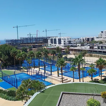 Middle Views West Apartmán