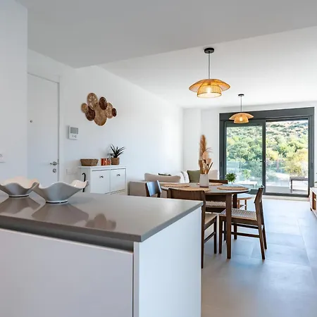 Middle Views West Apartmán